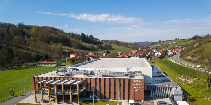 Moderní resort v Beskydech nedaleko Vsetína: snídaně, pobyt s večeří i neomezeným wellness