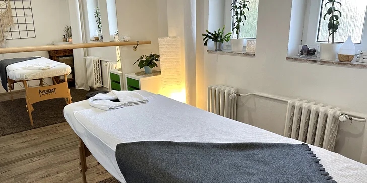 75 minut baňkování zad s masáží šíje nebo i nohou od masérky Adély Kišš