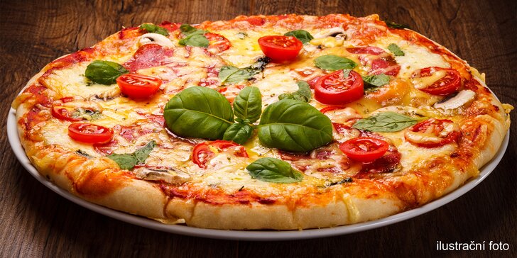Pizza podle výběru z 9 druhů pro 1 nebo 2 osoby: sýrová, salámová, hawaii aj.