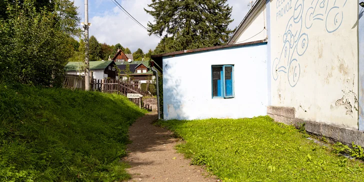 Prožeňte motokáru: 10 až 30 minut jízdy na velkém okruhu ve čtyřúrovňové hale pro 2 osoby