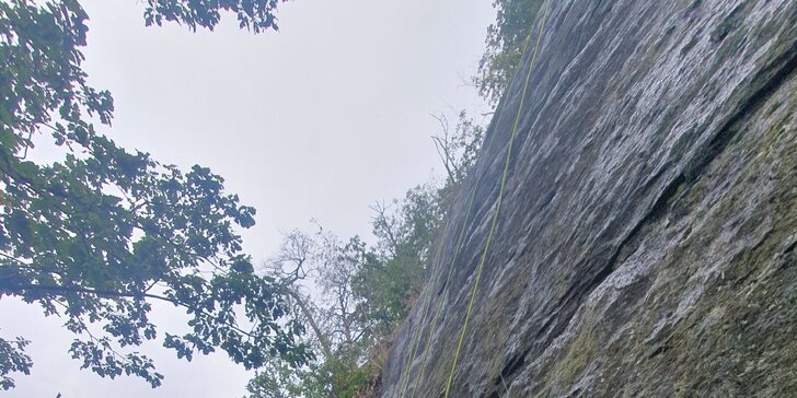 Cesta vzhůru: kurz lezení na skalách s pevným materiálem až pro 3 osoby