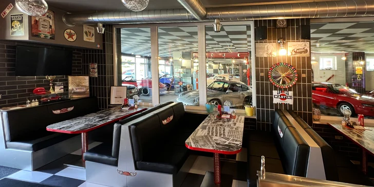 Komentovaná prohlídka veteránů v automobilové galerii Route 88 a nápoj