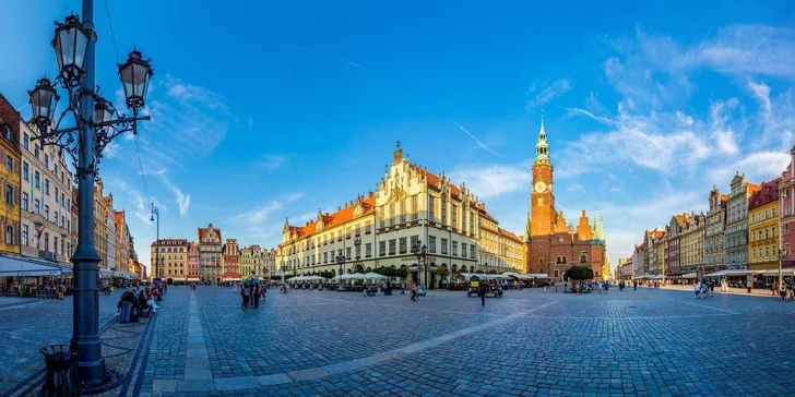 Pobyt se snídaní v samém srdci Vratislavi: ubytování v moderním hotelu pro jednoho, pár i rodinu