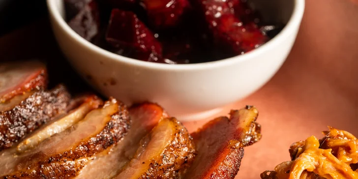 Otevřený voucher v hodnotě 1000-2000 Kč: skvěle hodnocený podnik s texaským barbecue