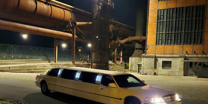 Pořádná jízda v dlouhé limuzíně Lincoln Town Car: perfektní rande i rozlučka se svobodou