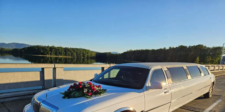 Pořádná jízda v dlouhé limuzíně Lincoln Town Car: perfektní rande i rozlučka se svobodou