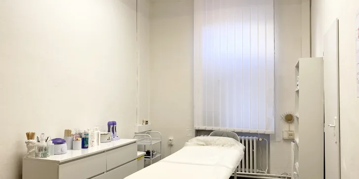 Permanentní make-up rtů nebo pudrové obočí