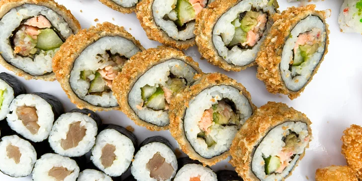 Set 59, 74 nebo 85 kousků sushi s lososem, tuňákem, avokádem i krabem