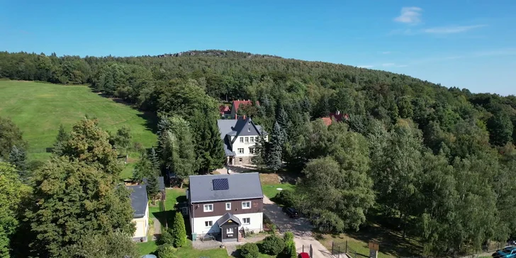 Pobyt na Děčínském Sněžníku se snídaní či polopenzí i privátní saunou
