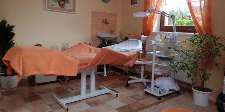 Kosmetické ošetření pleti: hloubkové čištění, masáž obličeje i bioprotonová lampa