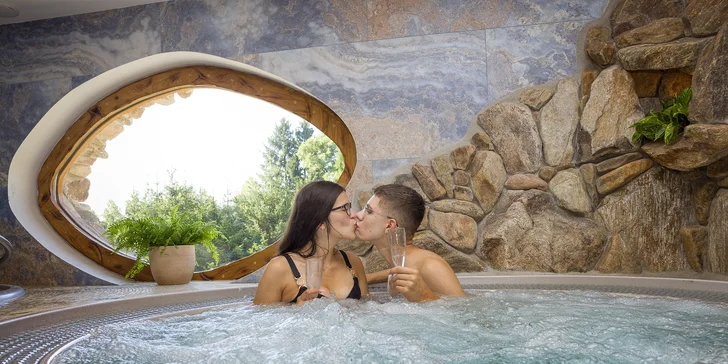 Hostina v Pekle Čertovina pro 2 nebo 4 osoby i vstup do wellness