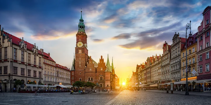 Pobyt se snídaní v samém srdci Vratislavi: ubytování v moderním hotelu pro jednoho, pár i rodinu