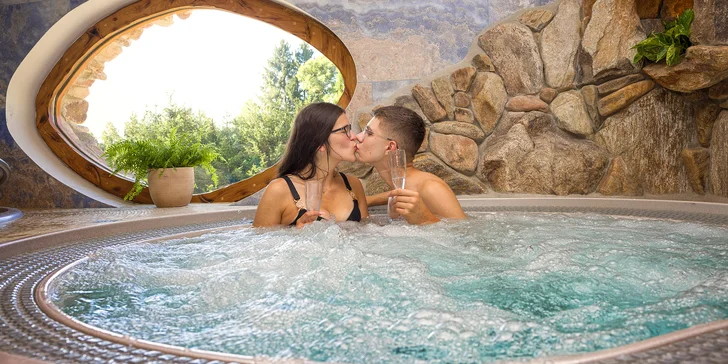 Relax v Pekle Čertovina: pobyt v Kocourkově vhodný i pro seniory, včetně polopenze, wellness a vína