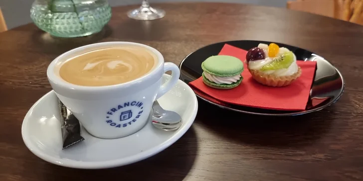 Otevřený voucher do Café Oskar v táborském divadle: 150–600 Kč na kávu, vína i drinky