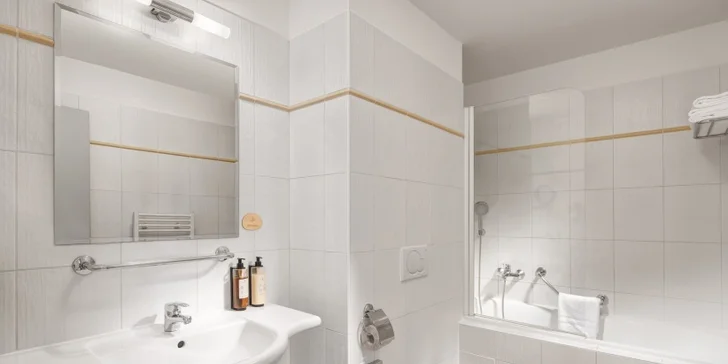 Pobyt v historickém centru Prahy: ubytování ve 4* hotelu, snídaně i luxusní pohoštění s lahví sektu