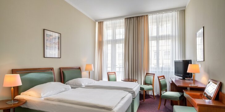 Pobyt v historickém centru Prahy: ubytování ve 4* hotelu, snídaně i luxusní pohoštění s lahví sektu