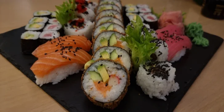 Nabité sushi sety o 38 či 48 ks v Táboře: tuňák i losos či avokádo