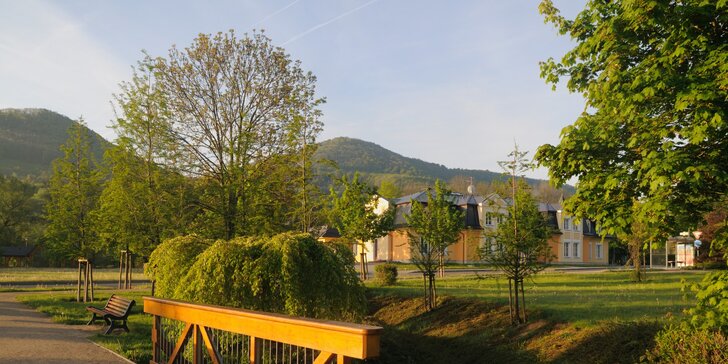 Lázeňský pobyt v Klášterci nad Ohří: snídaně či polopenze, bazén s vířivkou a masáž nebo procedury