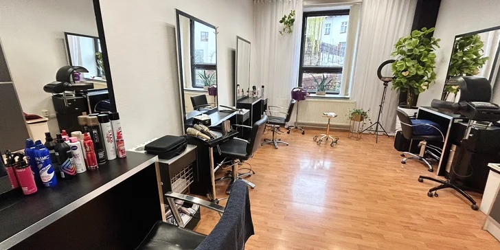 Kadeřnický balíček s barvením a ošetřením pro všechny délky vlasů