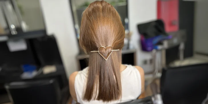 Hloubková regenerace pro poškozené vlasy, mytí, střih i závěrečný styling: všechny délky vlasů