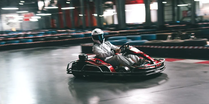 Adrenalin na čtyřech kolech: jízda na motokárách pro děti i dospělé