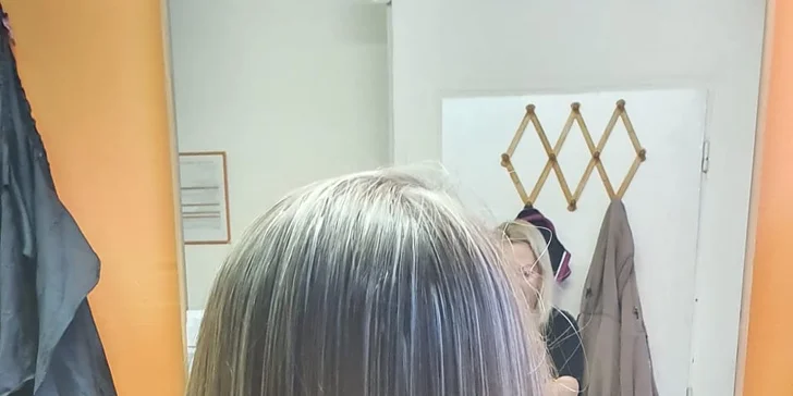 Kadeřnický balíček v salonu Elegant Style: dámský střih, hloubková regenerace i barvení