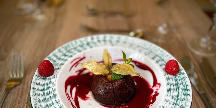 Tříchodové menu s rizotem či kuřecím a 2 hod. v hotelovém wellness pro 2 osoby