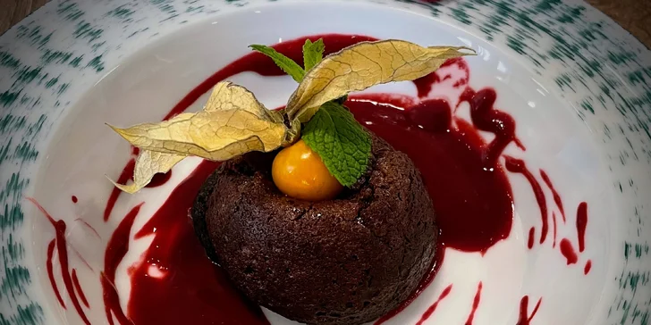 Tříchodové menu s rizotem či kuřecím a 2 hod. v hotelovém wellness pro 2 osoby