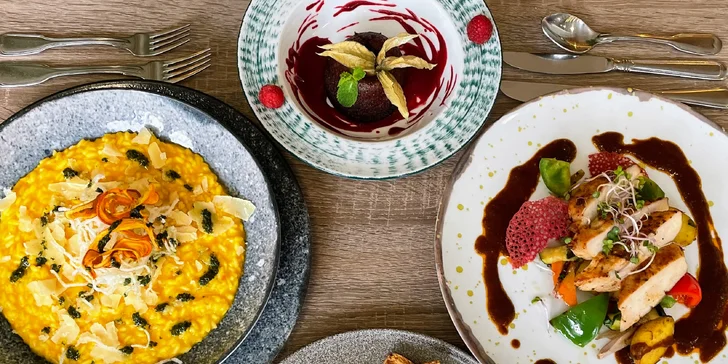 Tříchodové menu s rizotem či kuřecím a 2 hod. v hotelovém wellness pro 2 osoby