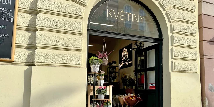 Otevřený voucher v hodnotě 600-2000 Kč na cokoli z květinářství Golden Flowers