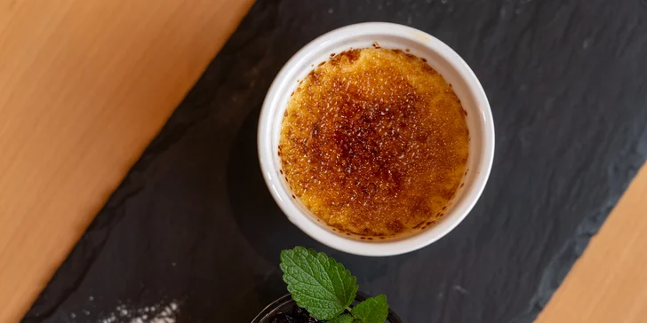 Božská romantika pro dva: tříchodové menu a vstup do wellness se saunou, bazénem a vířivkou