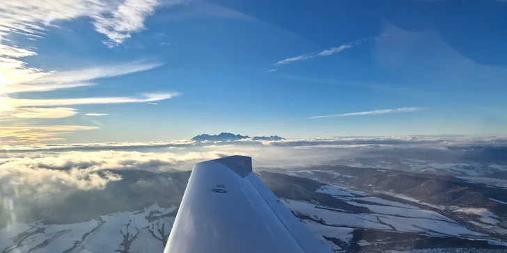 Letieť budete pohodlným a spoľahlivým 5-miestnym lietadlom SOCATA TB 200