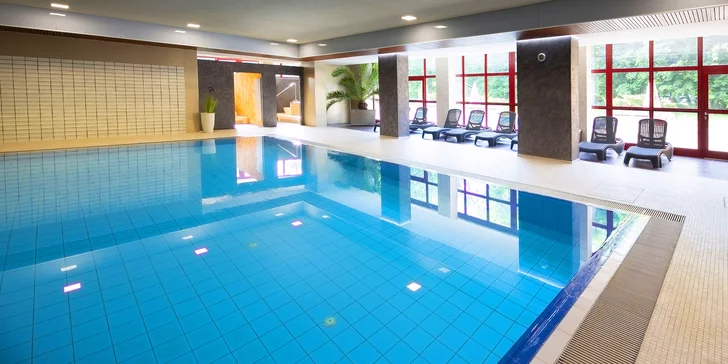 Božská romantika pro dva: tříchodové menu a vstup do wellness se saunou, bazénem a vířivkou