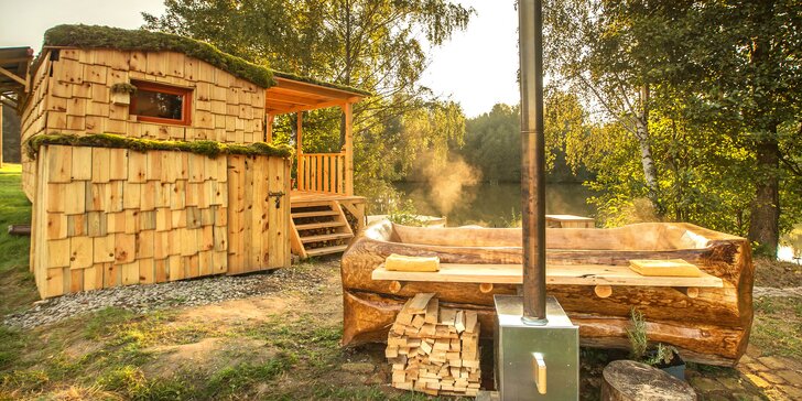 Západočeské Hranice: dokonalý odpočinek v útulné maringotce u rybníku, koupele v kmeni jasanu
