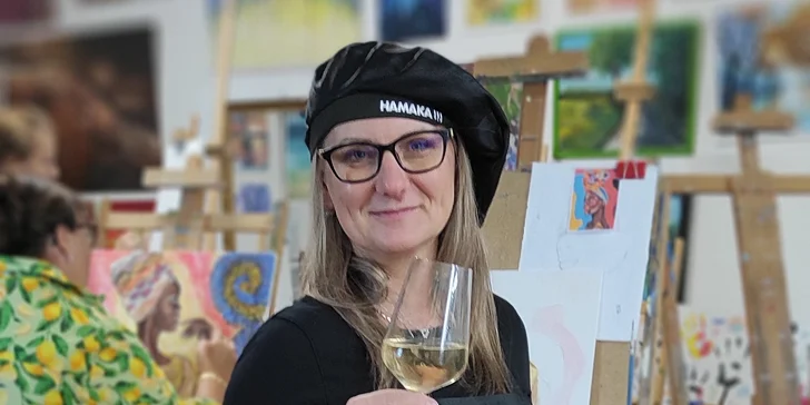 Zážitkové malování v ateliéru Hamaka: veškeré pomůcky k dispozici i welcome drink