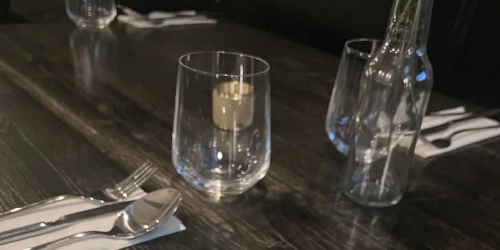 Tříchodové menu pro dva na Letné: polévka, pizza či pasta, cheesecake a sklenka prosecca