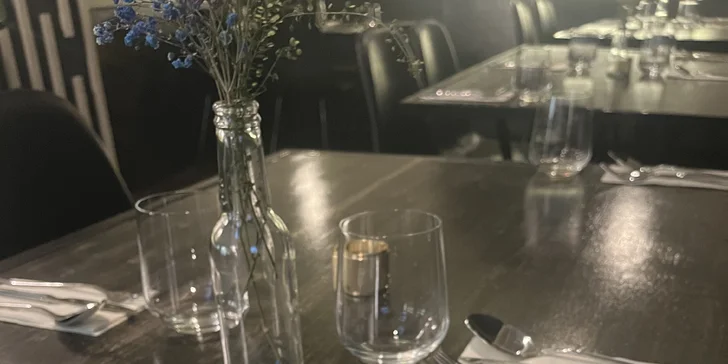 Tříchodové menu pro dva na Letné: polévka, pizza či pasta, cheesecake a sklenka prosecca