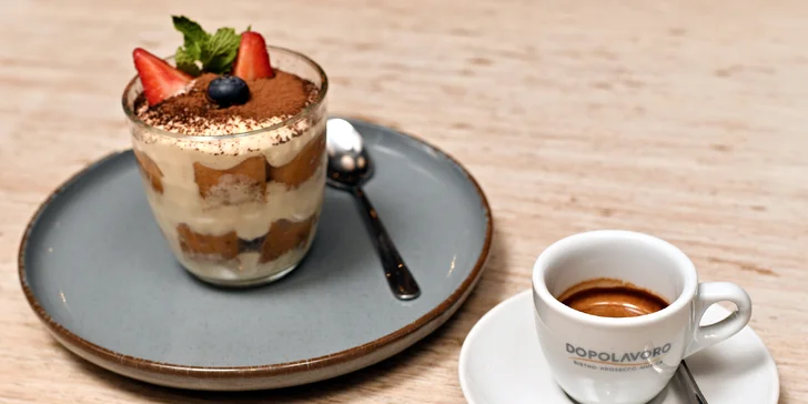 Káva a tiramisu v italské restauraci Dopolavoro pro 1 či 2 osoby