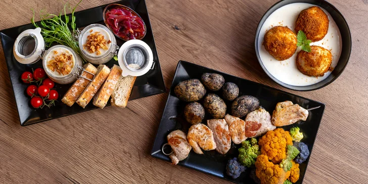 Tříchodové menu se špízem z vepřové panenky a kuřecích prsou i s láhví vína pro 2 osoby