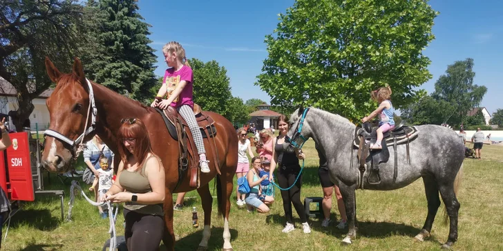 Zážitek pro malé i velké: vyjížďka na koni i na poníkovi v přírodě na ranči