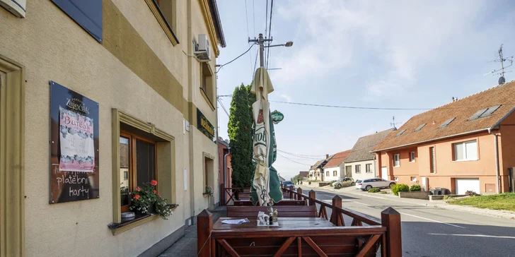 Pobyt u Pálavy pro 2–4 os.: vířivka, polopenze a možnost all inclusive nápojů včetně vína