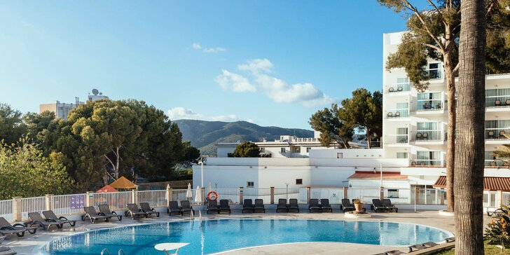 Hotel na Mallorce 450 m od pláže: all inclusive, bazén i možnost letenek od CK