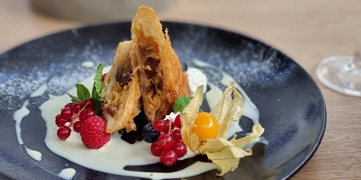 4chodové menu a sklenka prosecca ve špičkové restauraci: paštika, kukuřičný krém, roastbeef i závin