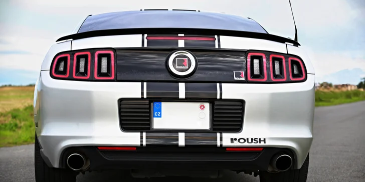 Upravený Ford Mustang: 30 nebo 60 min. řízení, až 2 pasažéři zdarma