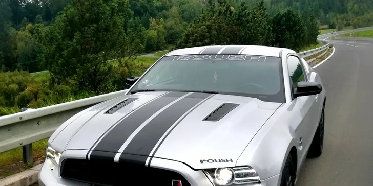 Upravený Ford Mustang: 30 nebo 60 min. řízení, až 2 pasažéři zdarma