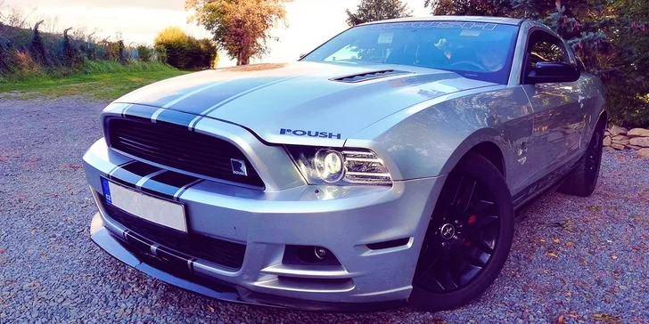 Upravený Ford Mustang: 30 nebo 60 min. řízení, až 2 pasažéři zdarma