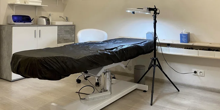 Permanentní make-up na Vinohradech: linky mezi řasy, pudrové obočí i korekce