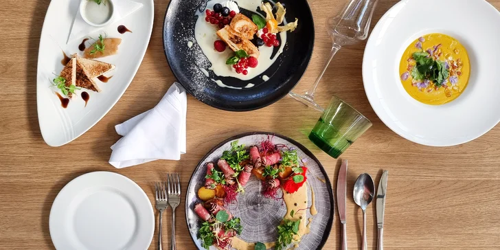 4chodové menu a sklenka prosecca ve špičkové restauraci: paštika, kukuřičný krém, roastbeef i závin