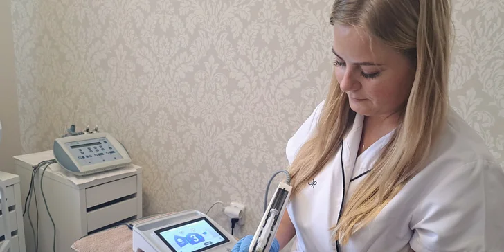 Bezbolestná vlasová mezoterapie Mesoboost pro řídnoucí a slabé vlasy u žen i mužů