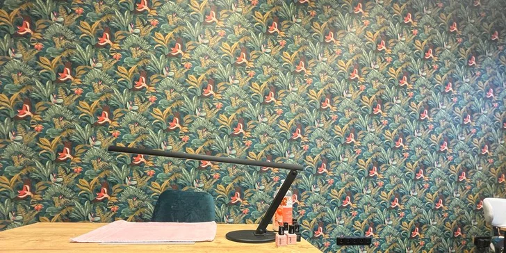 Pro krásné nehty: přístrojová manikúra i s gel lakem nebo modelace nehtů